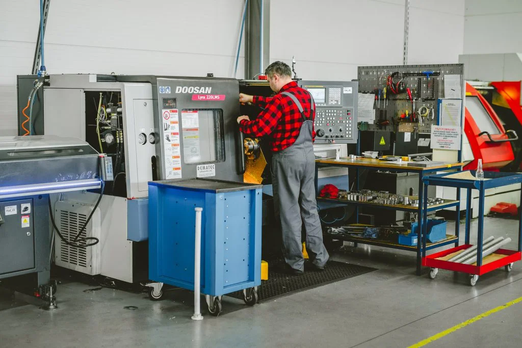 Muncitor CNC